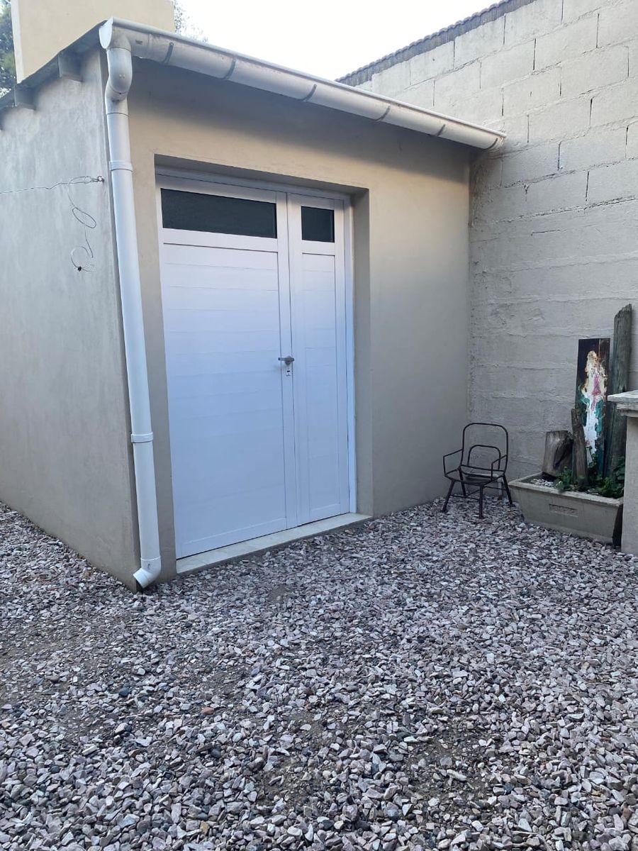 EXCELENTE PROPIEDAD CON PATIO Y ENTRADA DE VEHICULO