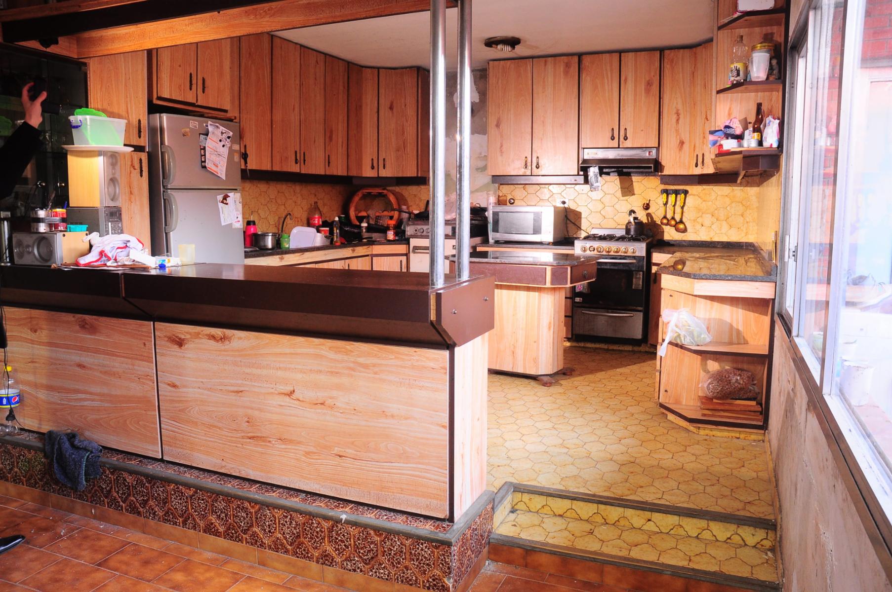 Casa en Lote Propio con Dos Locales, Berazategui