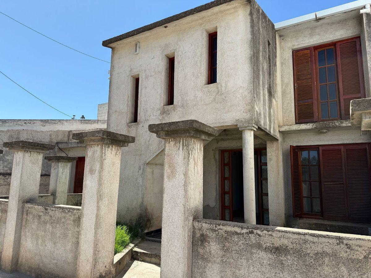 CASA EN VENTA EN HOLMBERG – GRAN POTENCIAL – APTO CRÉDITO