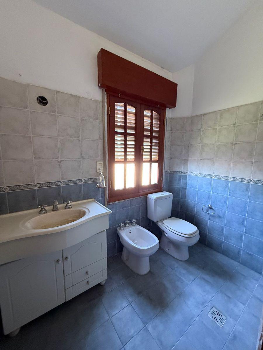 CASA EN VENTA EN HOLMBERG – GRAN POTENCIAL – APTO CRÉDITO