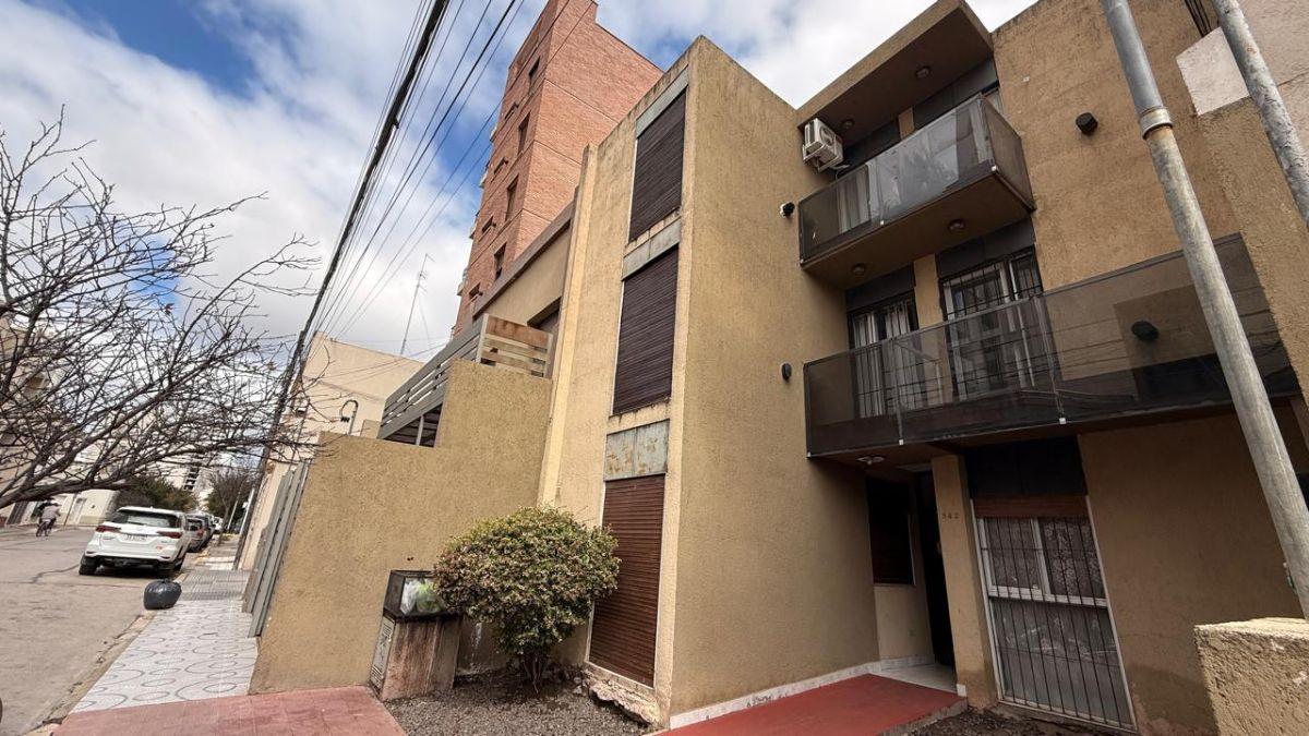 MONOAMBIENTE EN VENTA – PLANTA BAJA – CON PATIO – UBICACIÓN CÉNTRICA