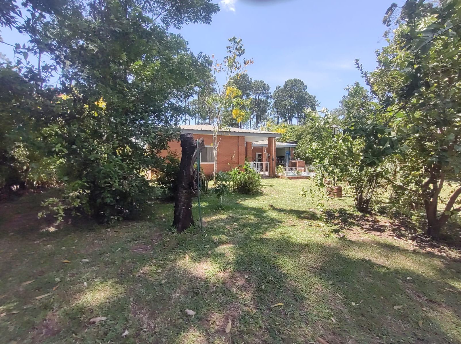 VENDO HERMOSA CASA ESTILO CAMPO EN EXCLUSIVO COUNTRY EN ITUZAINGO CORRIENTES