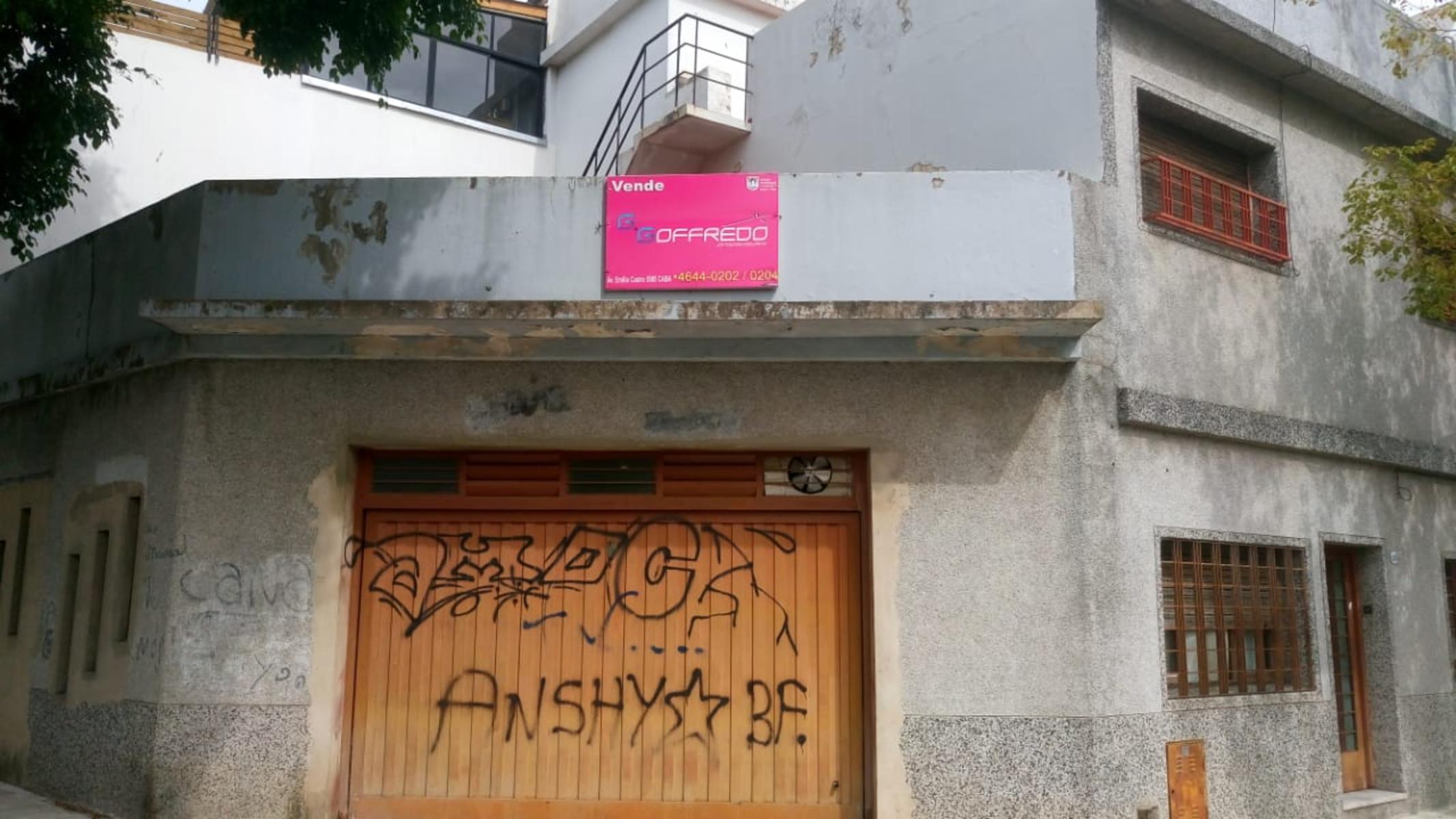 Casa 4 ambientes con garage + local Flores Sur