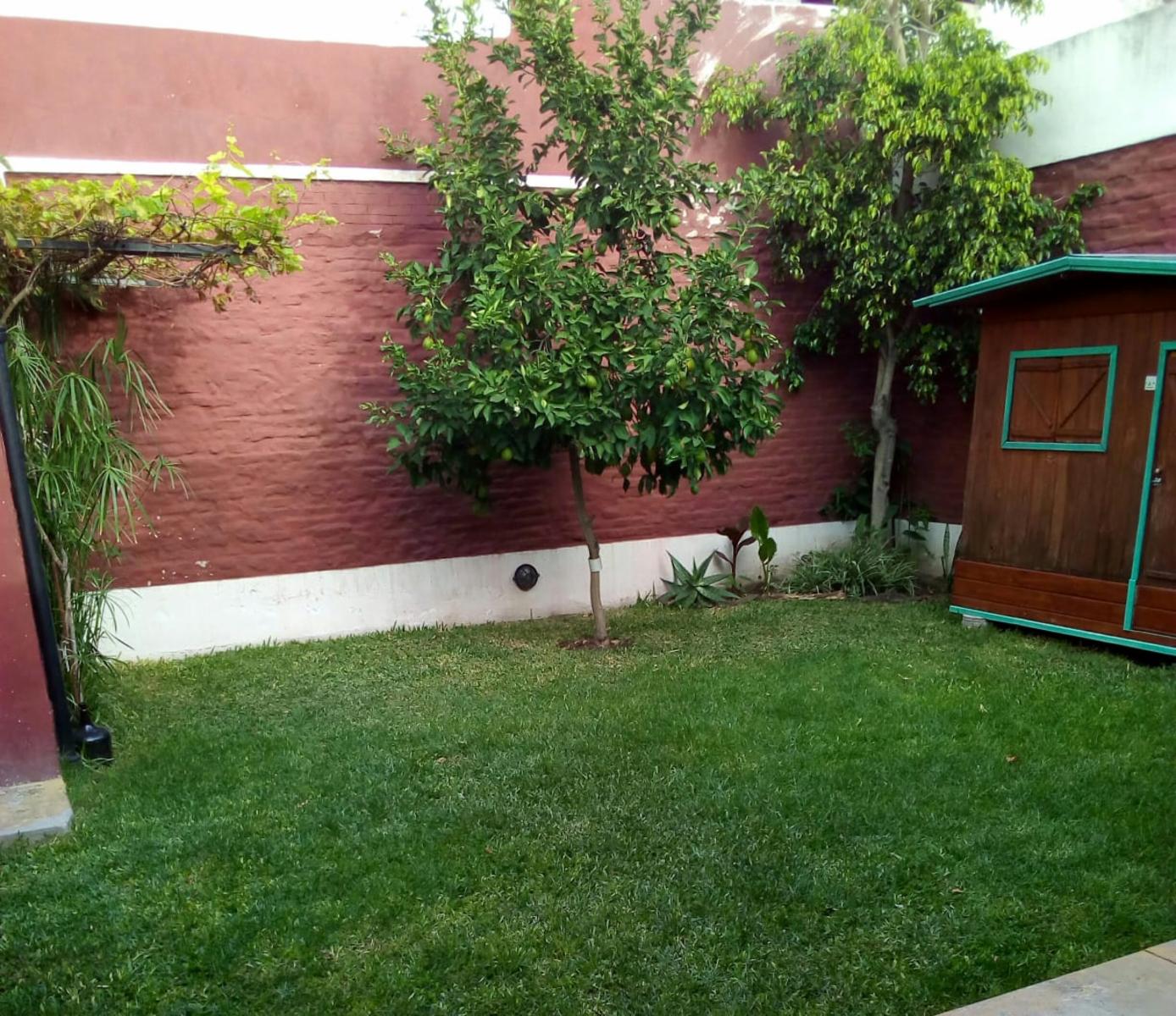 Casa lote propio 3 amb. con garage y fondo parquizado