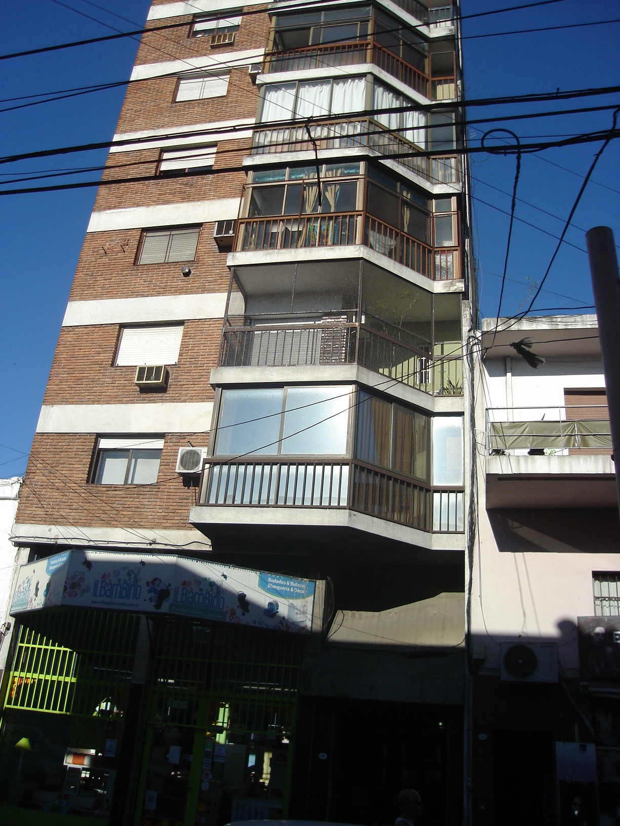 Dto. 2 amb. centro de Moron.