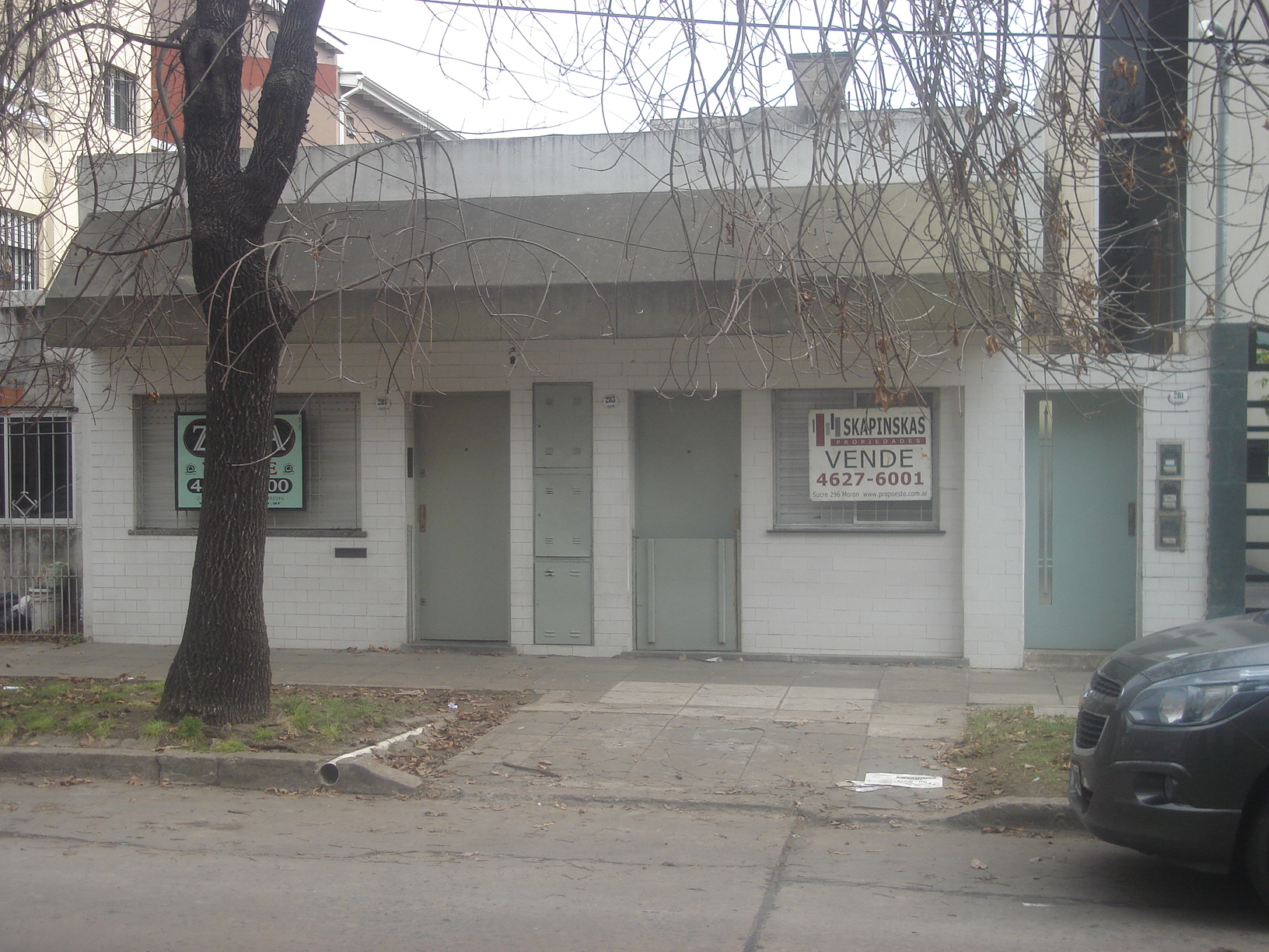 Amplio PH al frente 3 amb. a pasos de tribunales, Moron