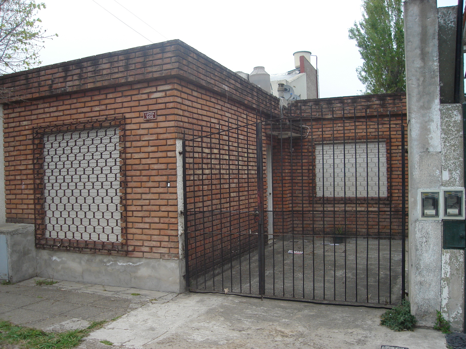 PH al frente con patio y cochera, muy cerca del centro de  Ituzaingo.
