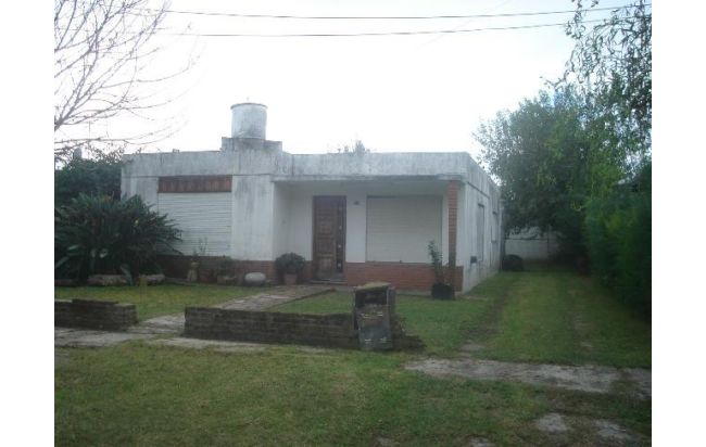 Casa 3 amb. muy amplios, cerca de centro comercial. Ituzaingó Norte.