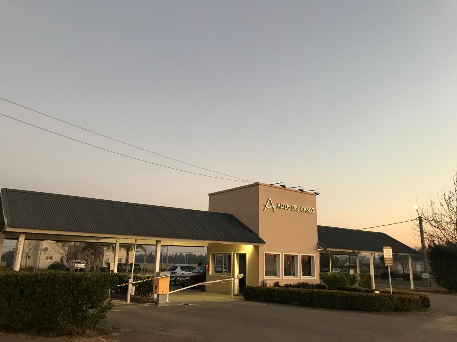 Terrenos en Country Altos del Casco Zarate