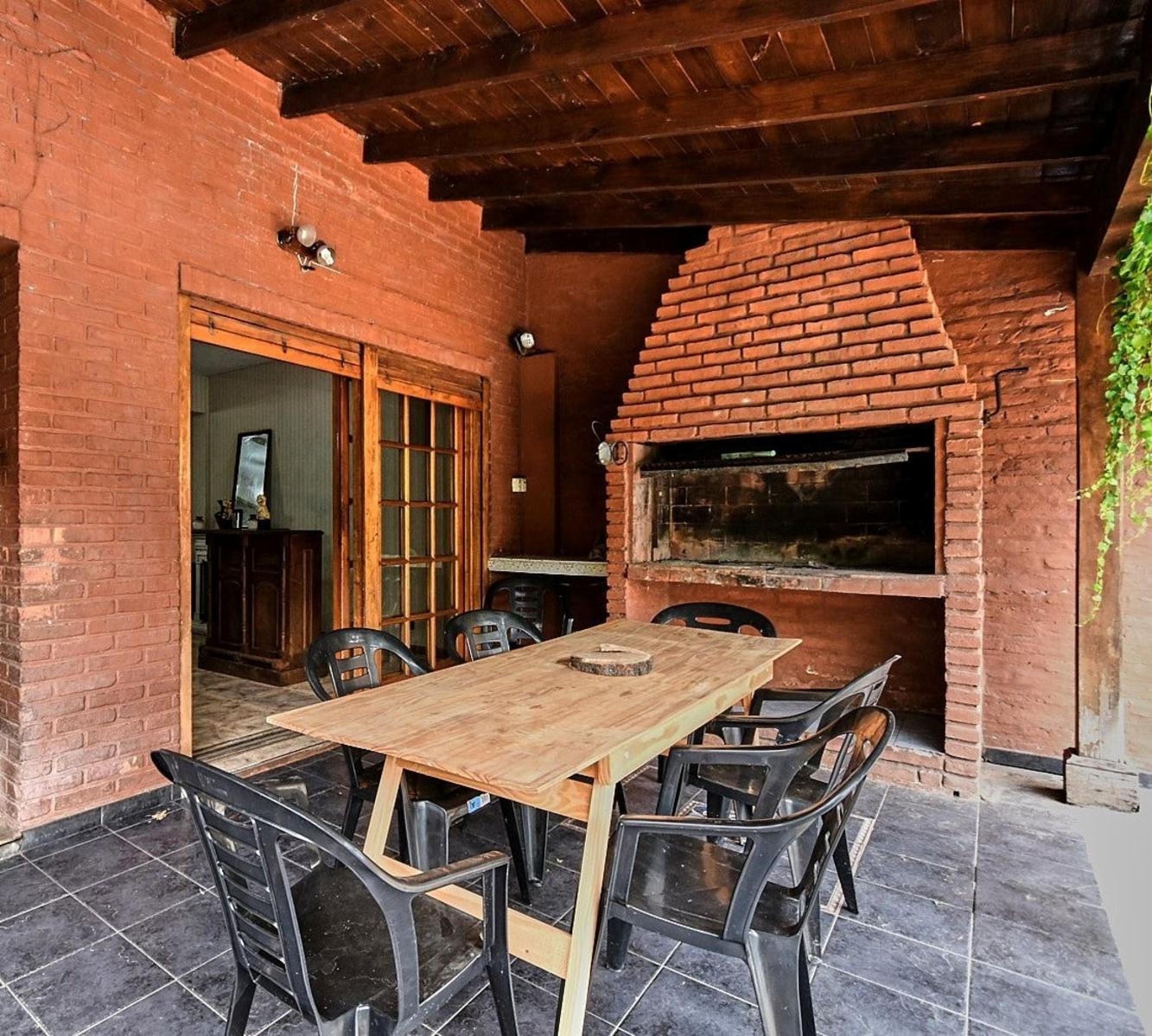 Venta Excelente Chalet C/ Parque, Quincho y Piscina - Boulogne