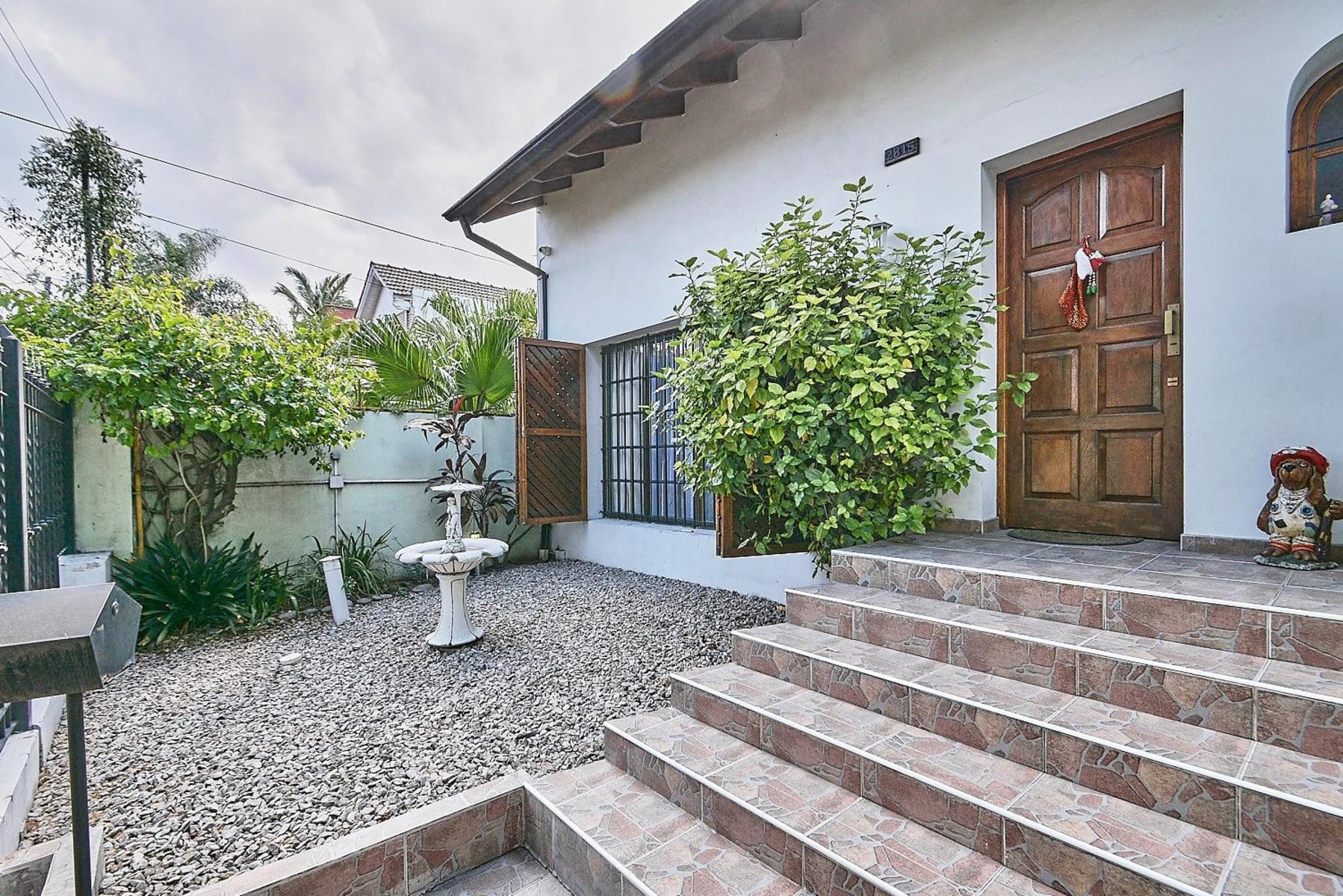 Venta Chalet 5 Ambientes C/parque, Quincho y Piscina