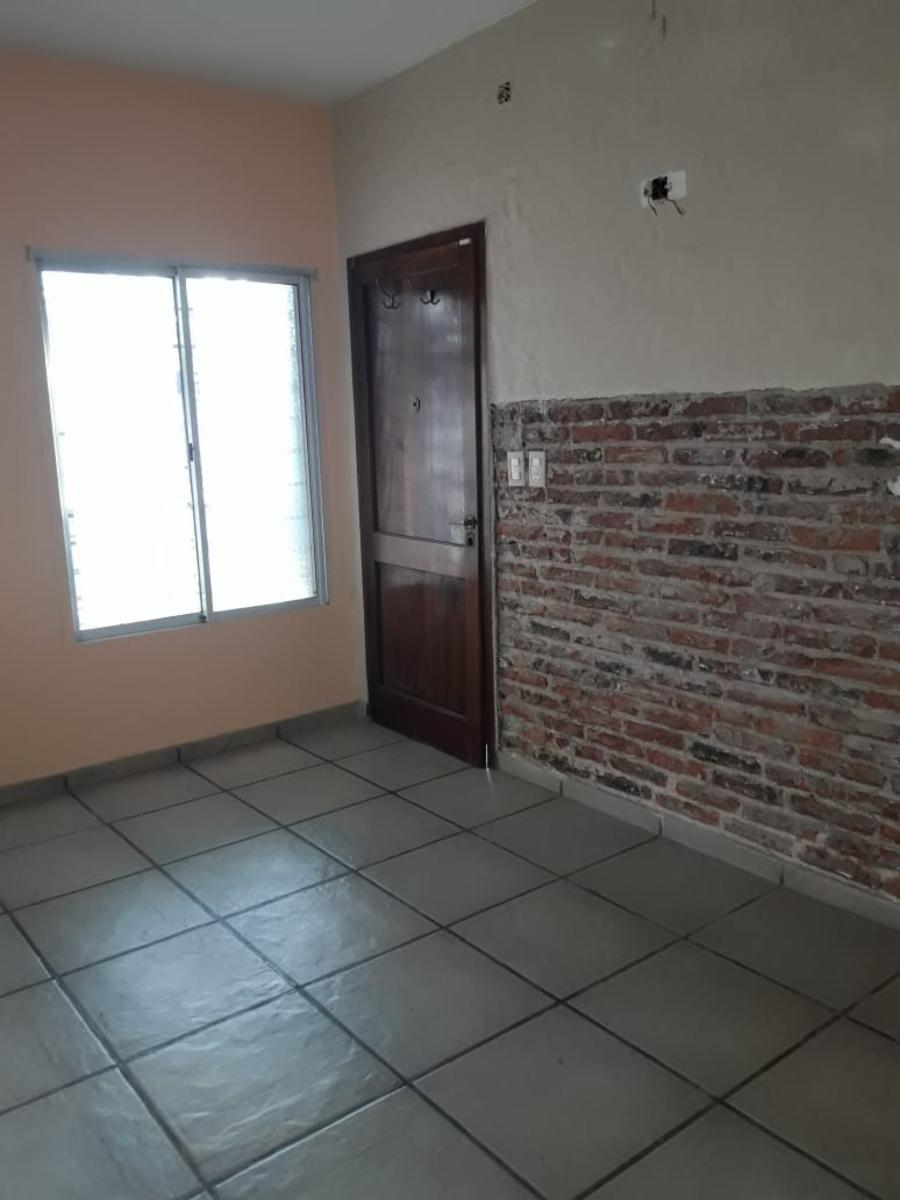 Ph tipo casa en alquiler. 3 dormitorios, jardin, cochera.