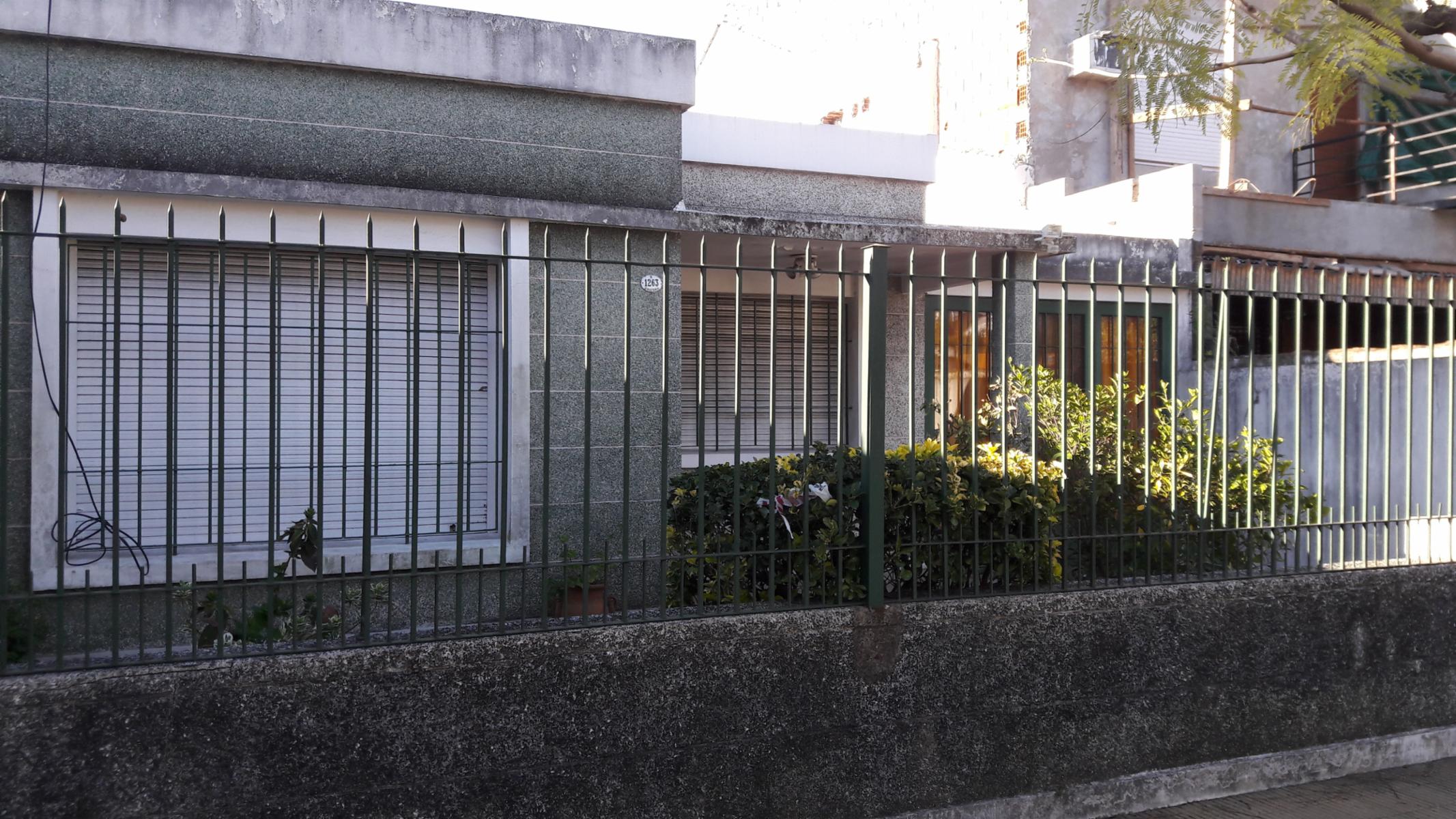 CASA AMERICANA 4 AMBIENTES - APTO CRÉDITO - GARAJE Y FONDO EXCELENTE UBICACIÓN EN HAEDO NORTE