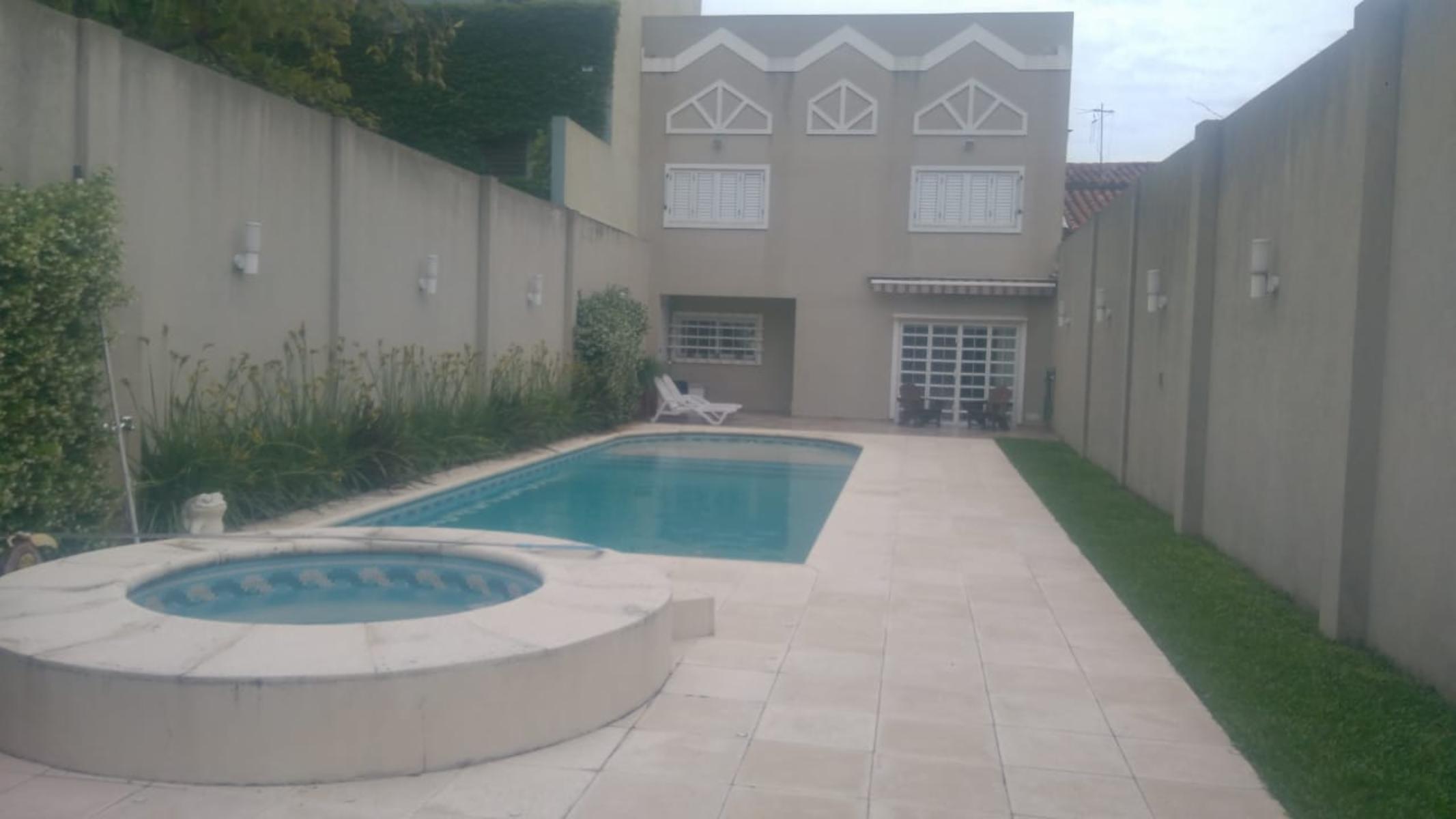 CASA - 4 AMBIENTES - EXCELENTE DISEÑO - S/LOTE 8,66M X 49,20 M - HAEDO SUR