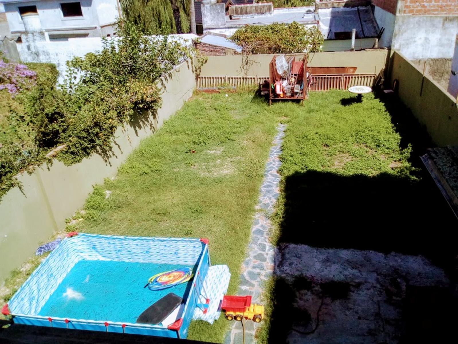 EXCELENTE OPORTUNIDAD - CASA 8 AMBIENTES + LOCAL COMERCIAL - IDEAL P/3 FAMILIAS -