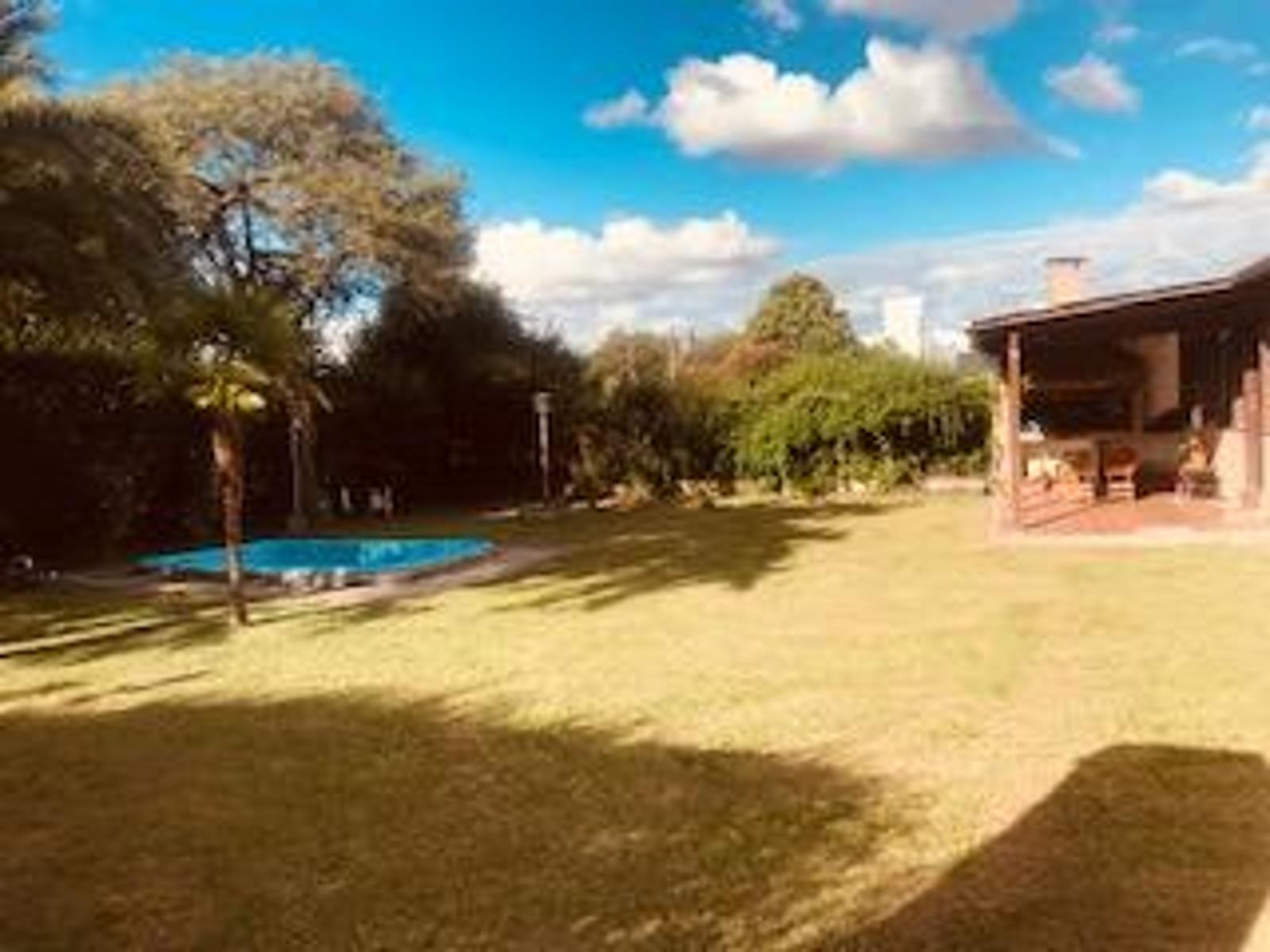Venta de casa de campo en San Luis con piscina y terreno de 550 m2.