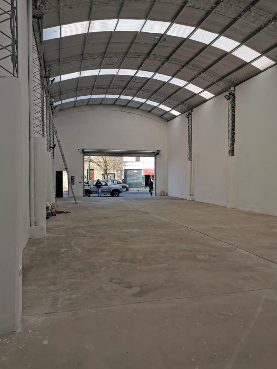 Alquiler de galpón de 300 m2 en Av. San Martin al 1500. A ESTRENAR .