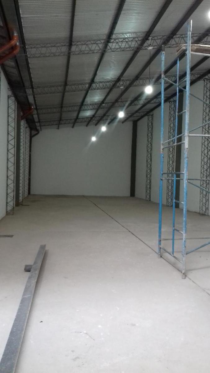 ALQUILER DE GALPON INTERNO DE 180 M2 EN AV. SAN MARTIN AL 1700.