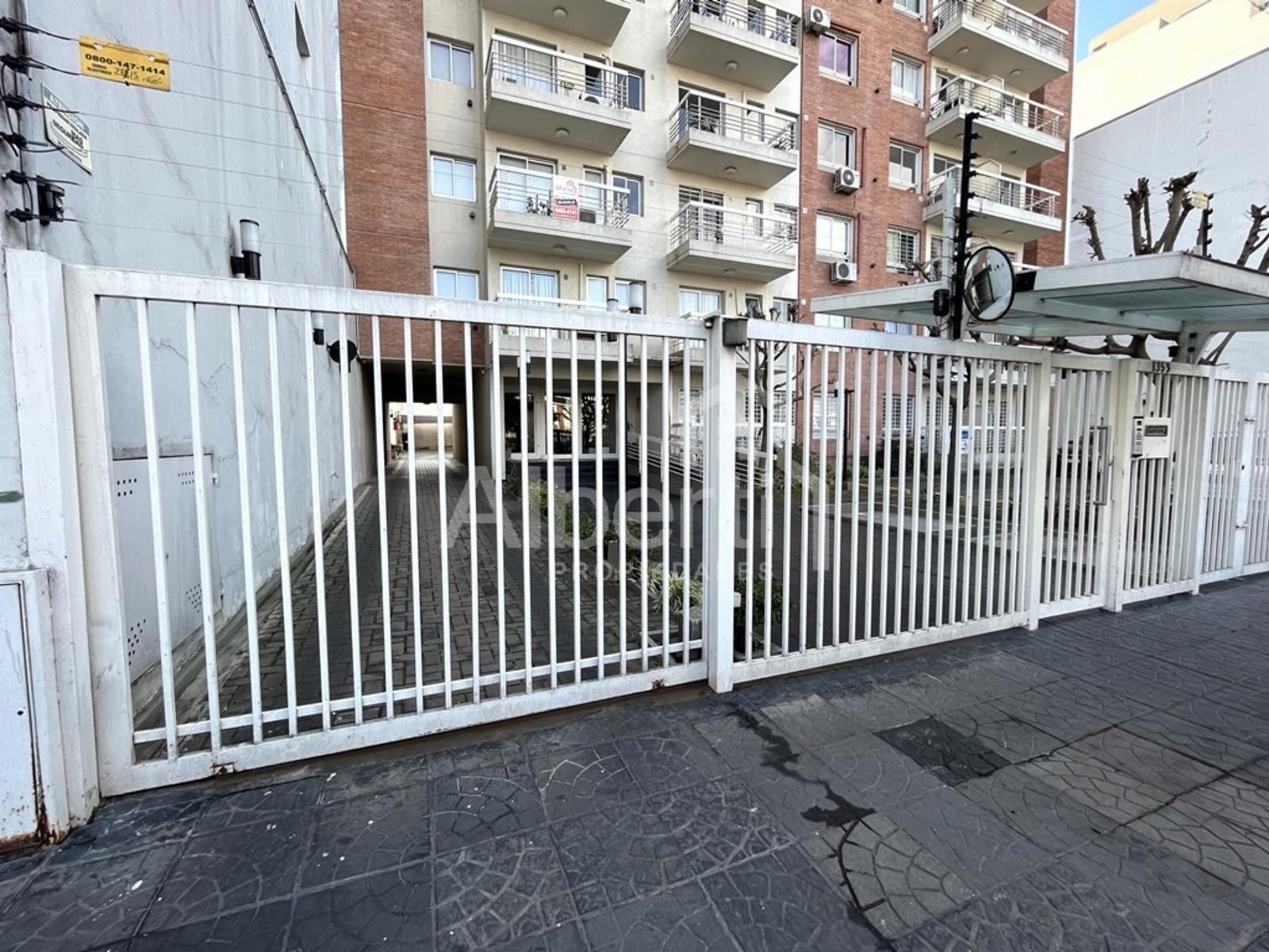ALQUILER COCHERA HAEDO CENTRO FRENTE A LA ESTACIÓN.