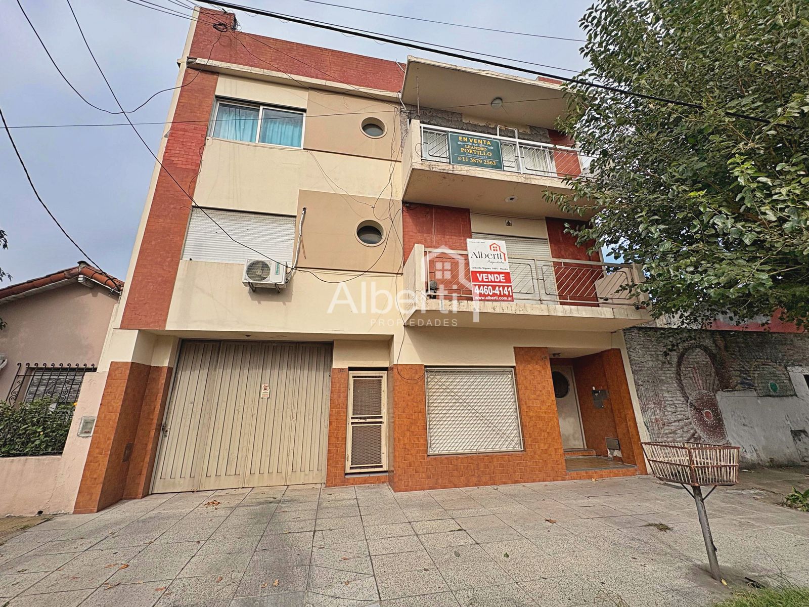 VENTA AMPLIO DEPARTAMENTO 3 AMBIENTES EN HAEDO SUR.