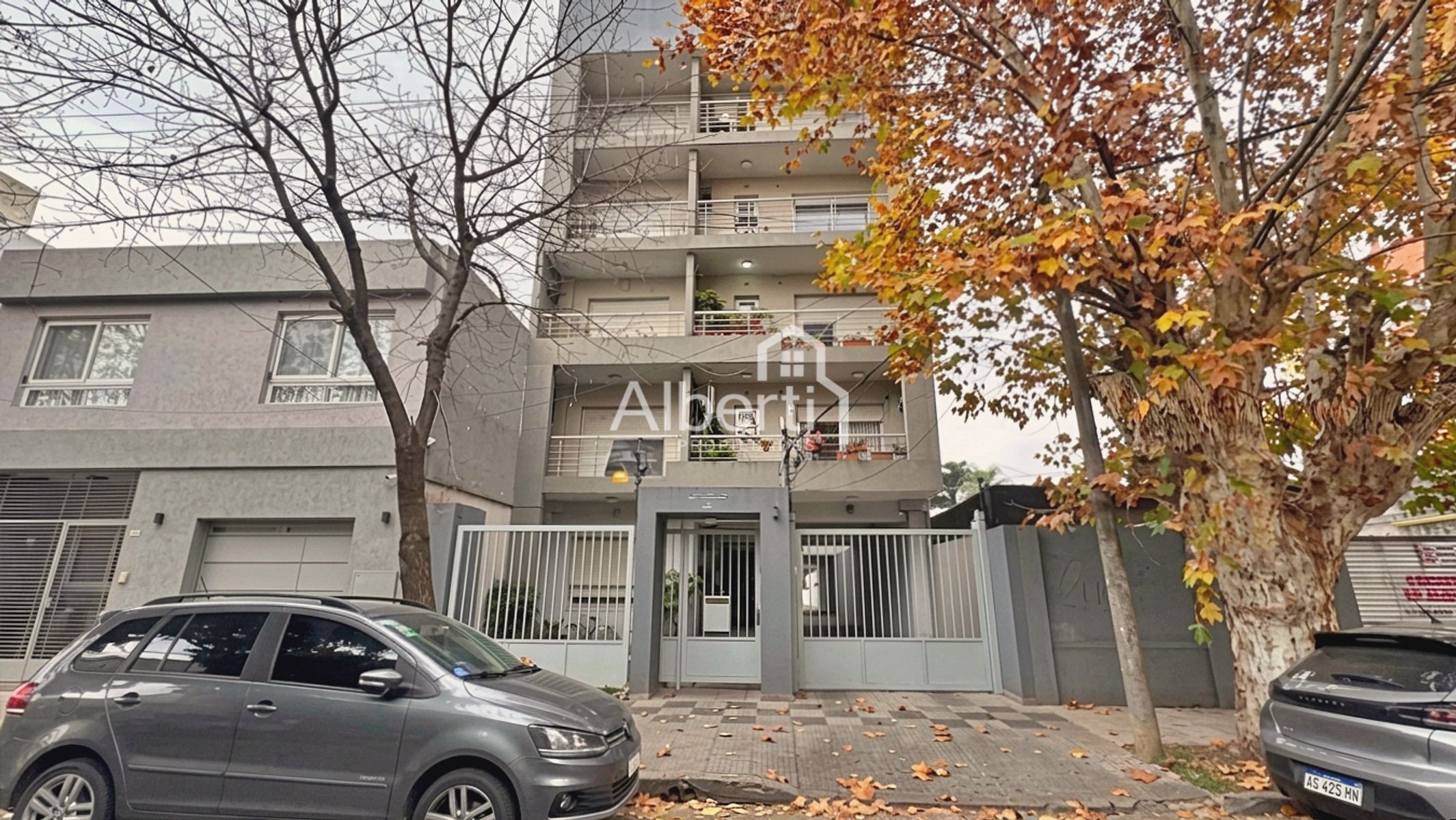 VENTA DEPARTAMENTO MONOAMBIENTE DE CATEGORÍA, CON COCHERA EN HAEDO NORTE.