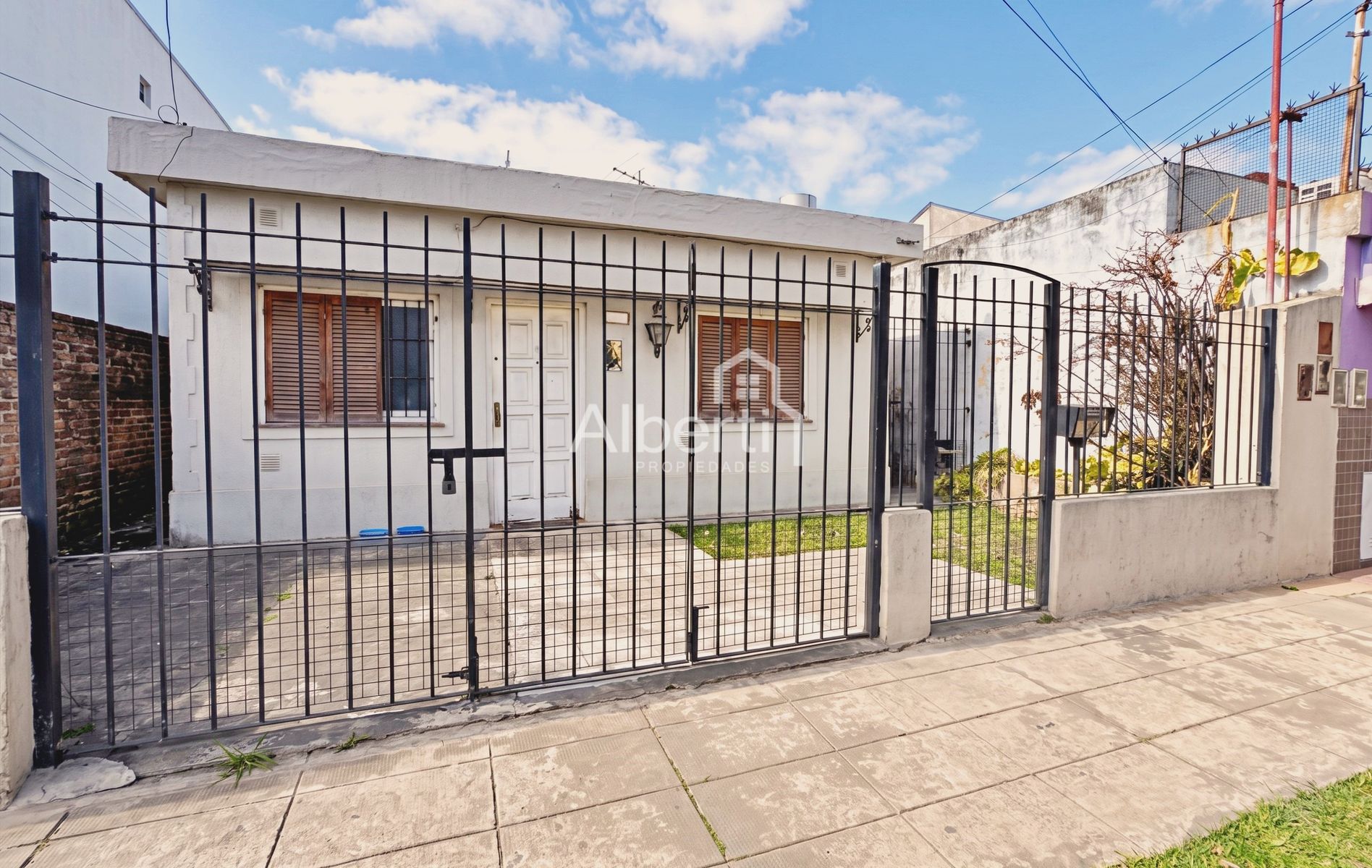 VENTA CASA P.H. 4 AMBIENTES EN EL PALOMAR CON PATIO.