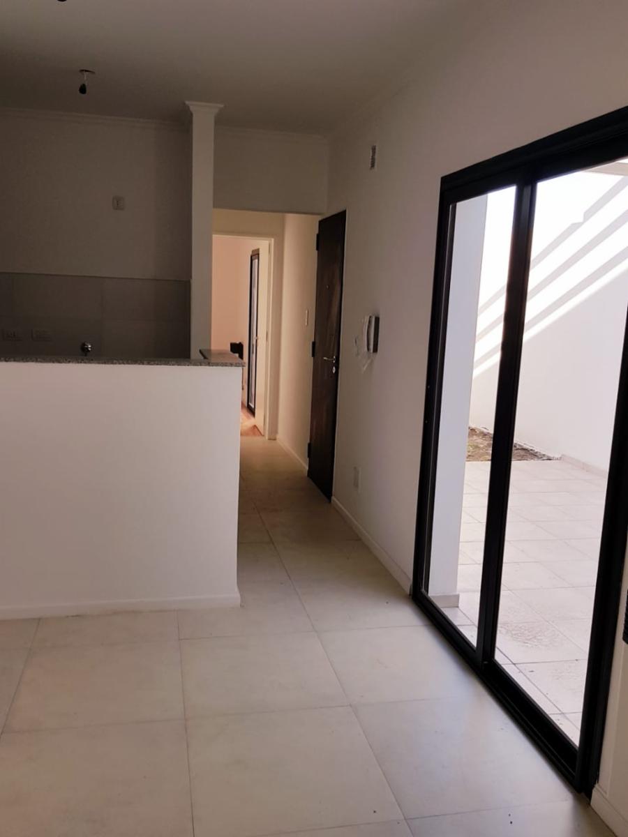 Casa a estrenar de 2 ambientes.