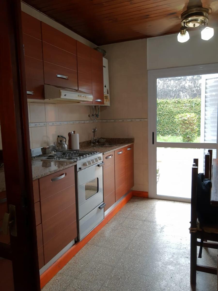 Casa calle 100, zona Av. Mitre