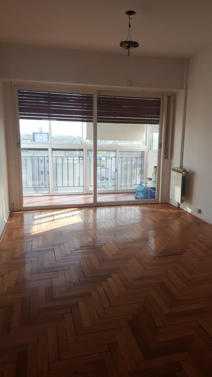 Hermoso departamento céntrico, en edificio frente a plaza principal. Muy luminoso