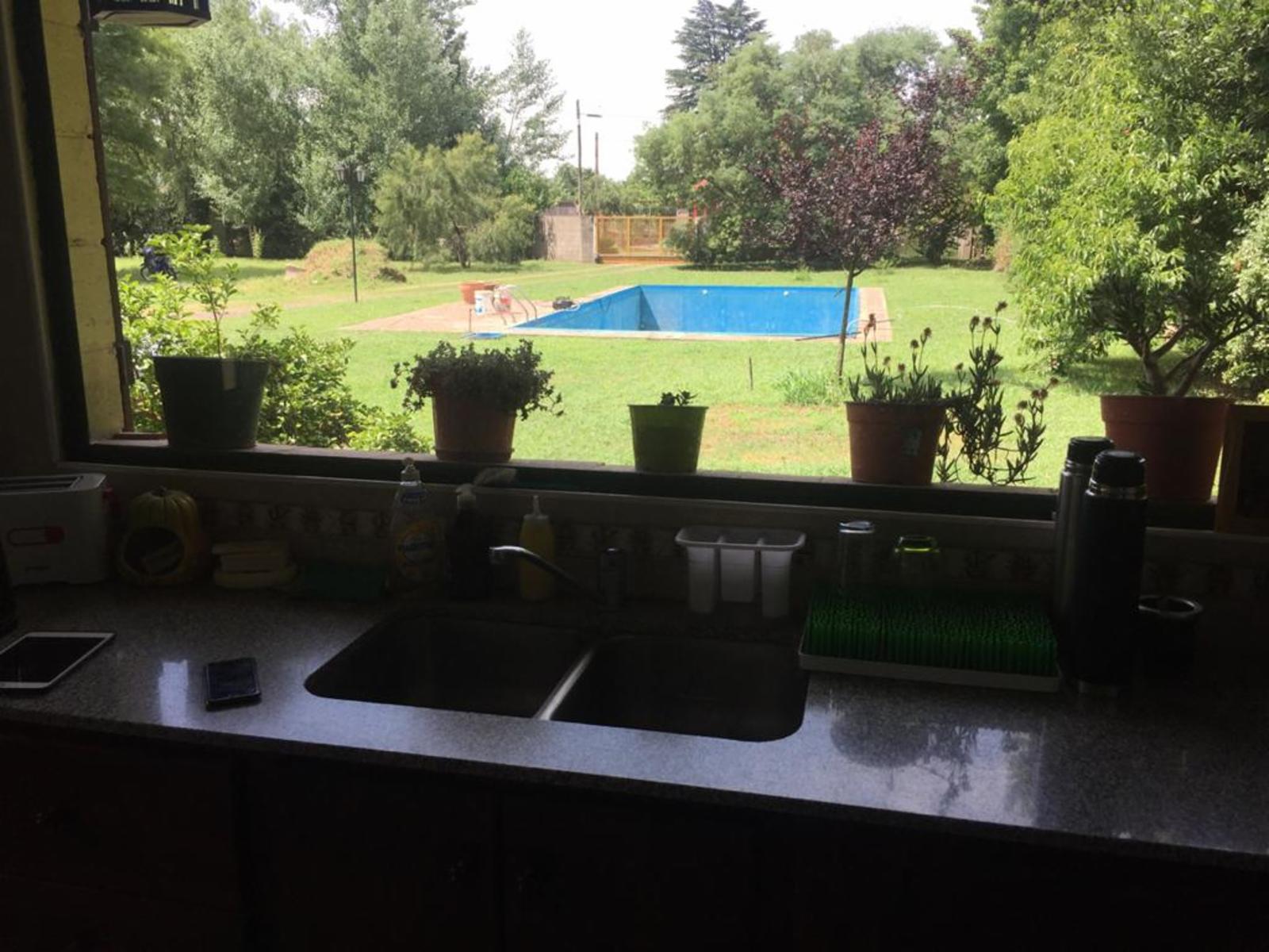 Casa quinta con Galpón. Junín.