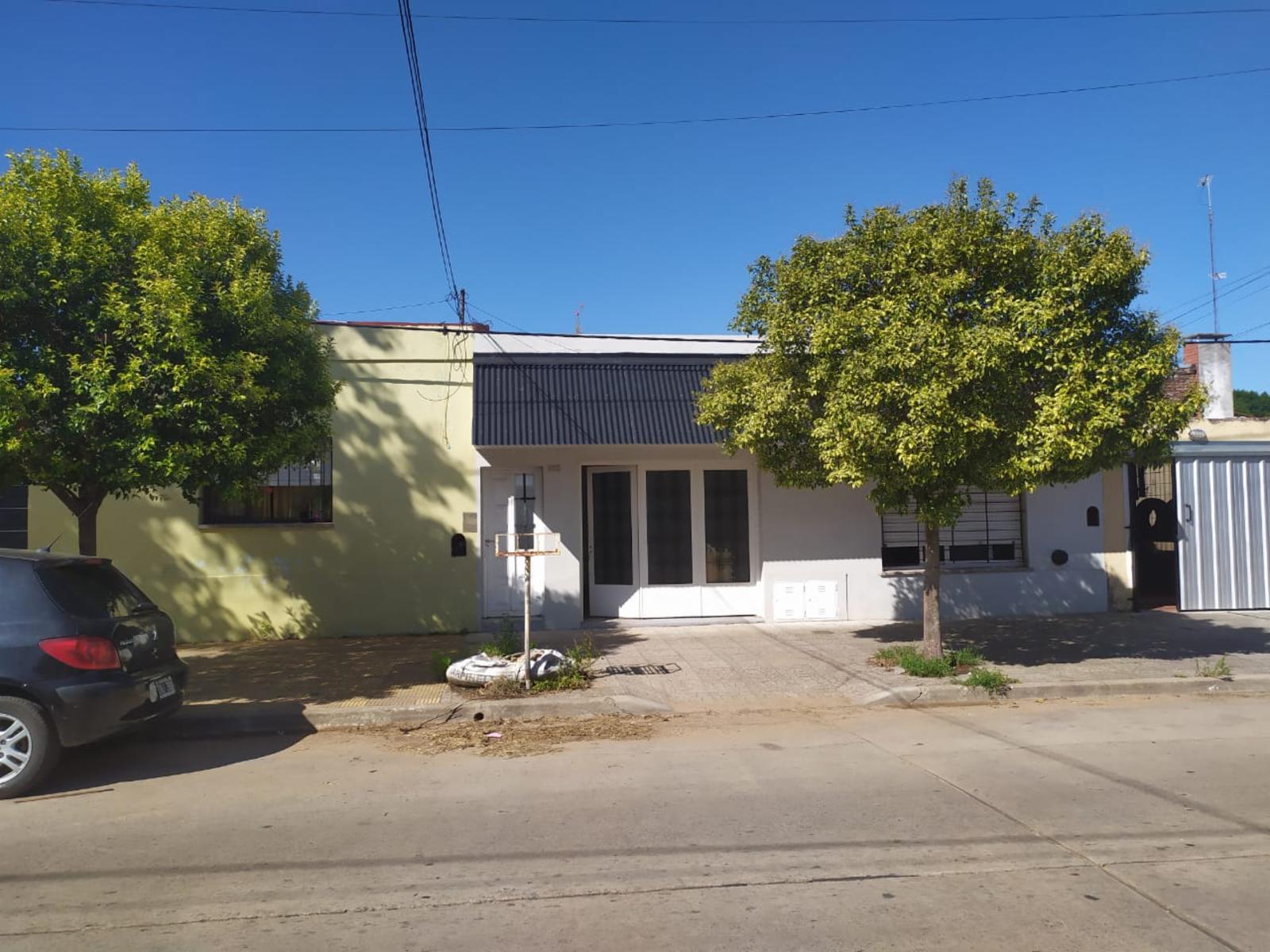 Casa con dpto en el fondo. Junín.