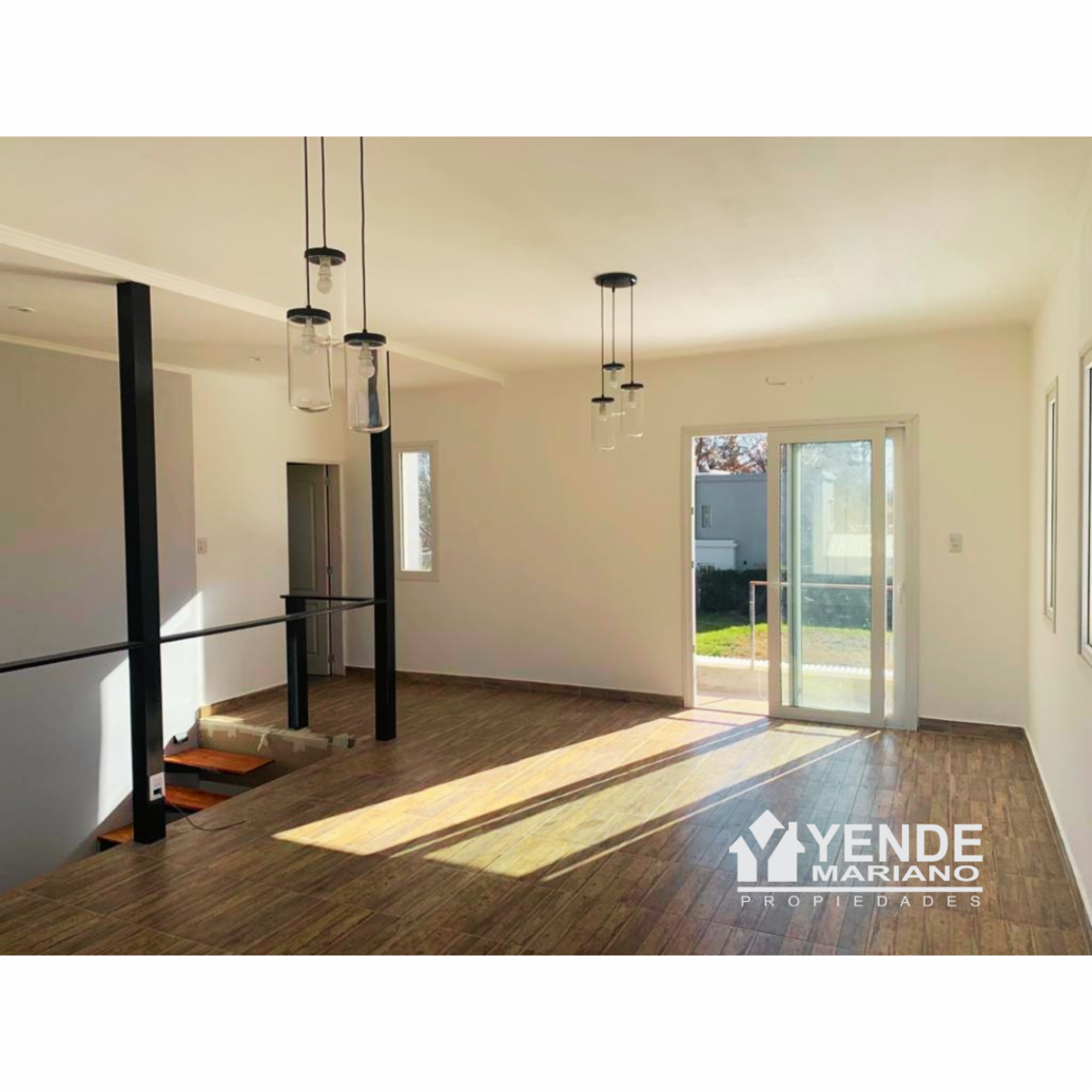 CASA EN 2 PLANTAS EN JUNIN BA BARRIO SEMI CERRADO