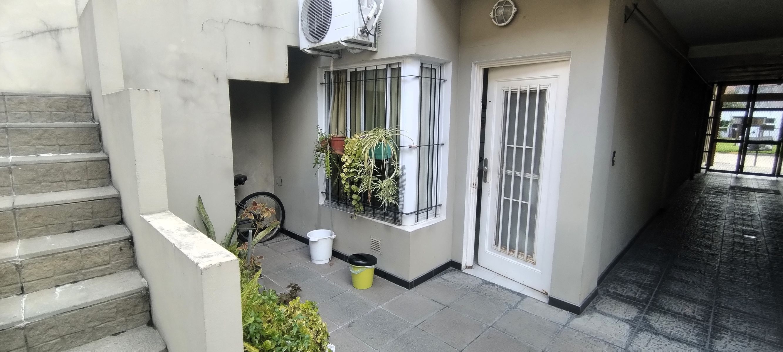 Departamento de dos ambientes tipo PH con cochera en San Justo.