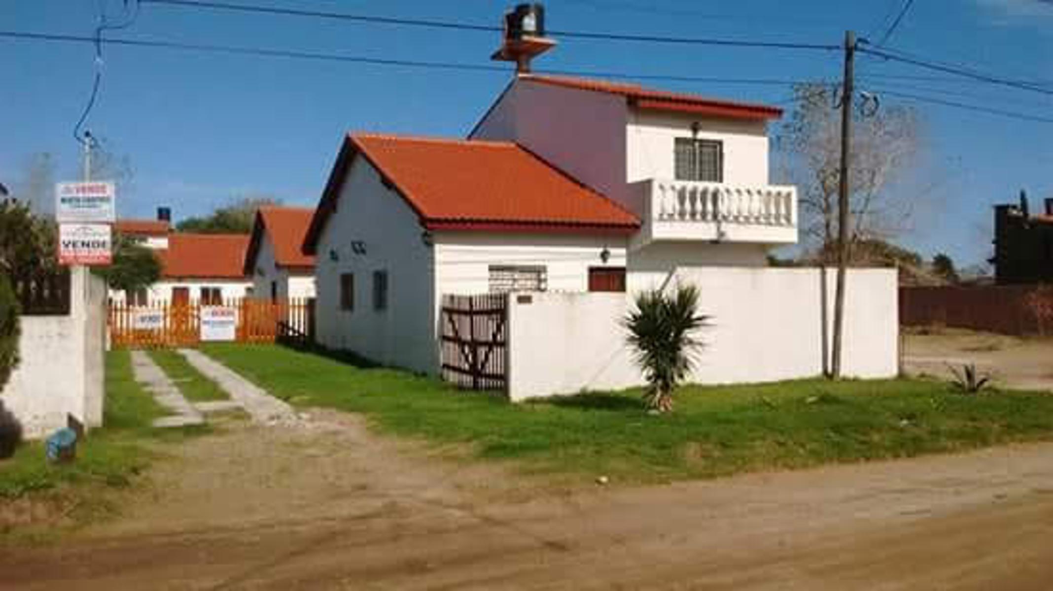 TRIPLEX CON PARRILLA Y GARAGE - MAR DEL TUYU- A 5 CUADRAS DEL MAR