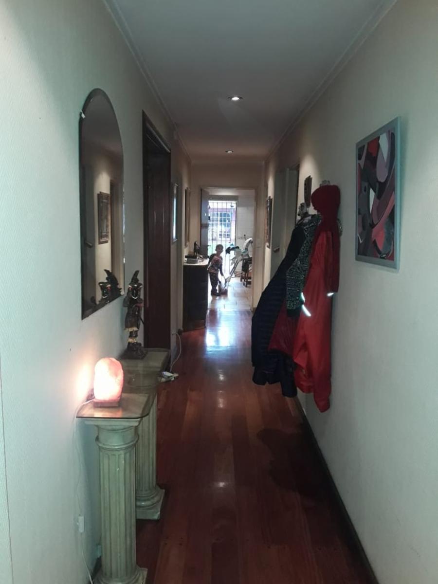 VENTA DE CASA EN DOS PLANTAS C/GARAGE PARA DOS AUTOS FONDO PARQUIZADO MAS DEPENDENCIA. LOTE PROPIO DE 8.66X47 M2 DIGNA DE VER ZONA VILLA LURO