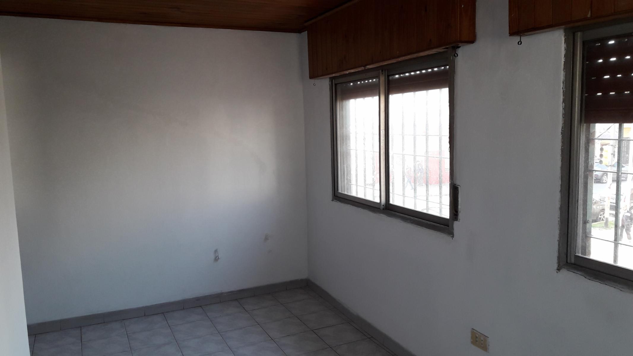 ALQUILER CASA 3 AMBIENTES CON COCHERA