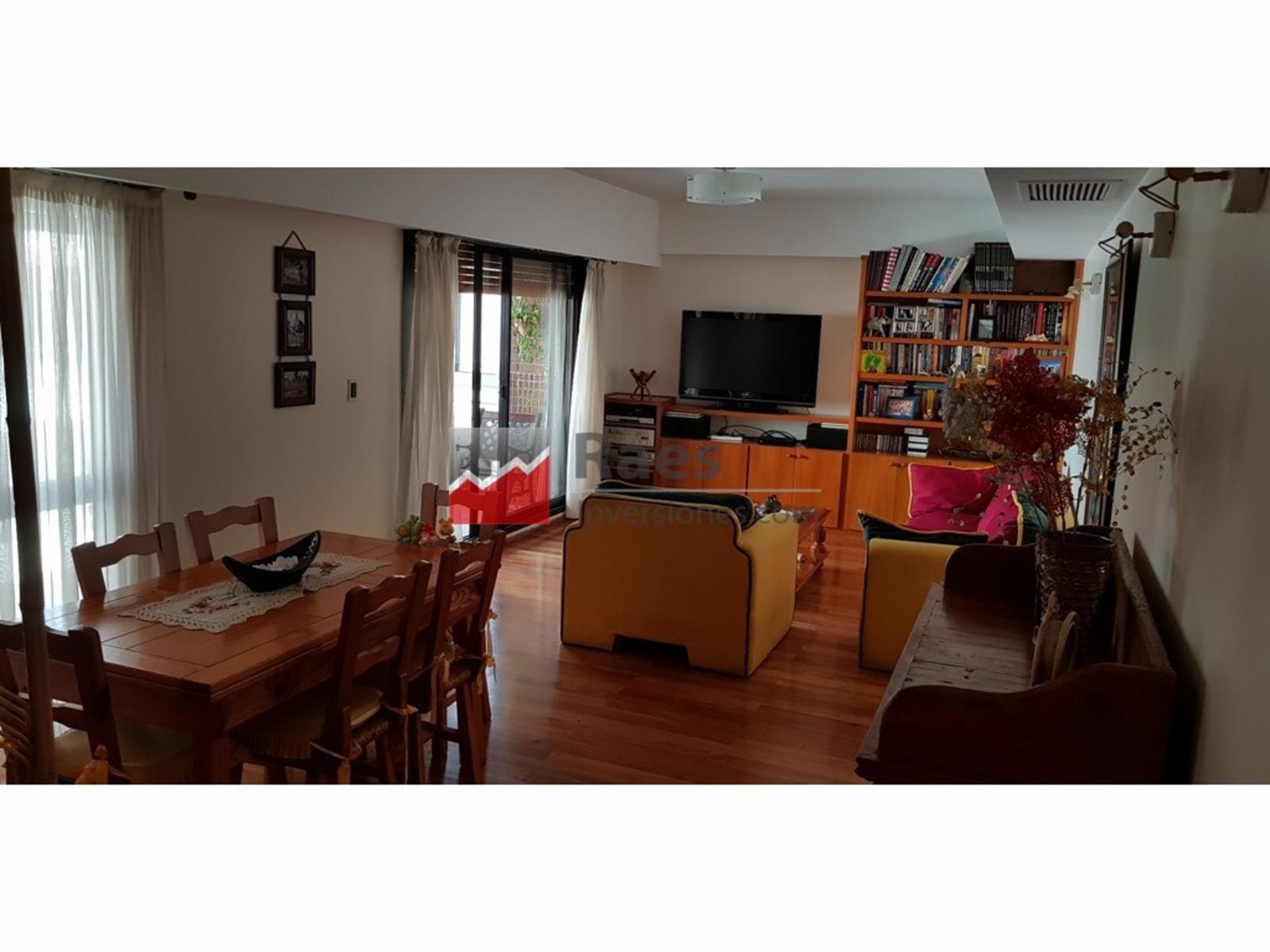 Departamento de categoría a pasos del bajo (Parque España).