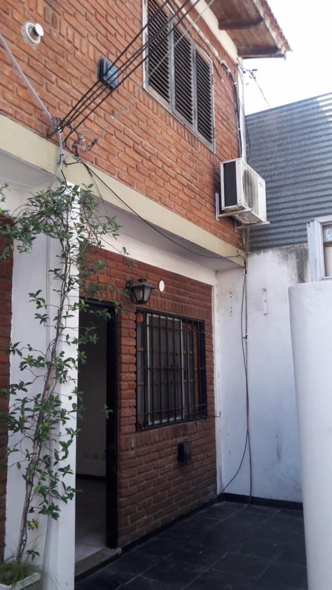Vendo duplex 3 amb.,  zona Ramos Mejía sur