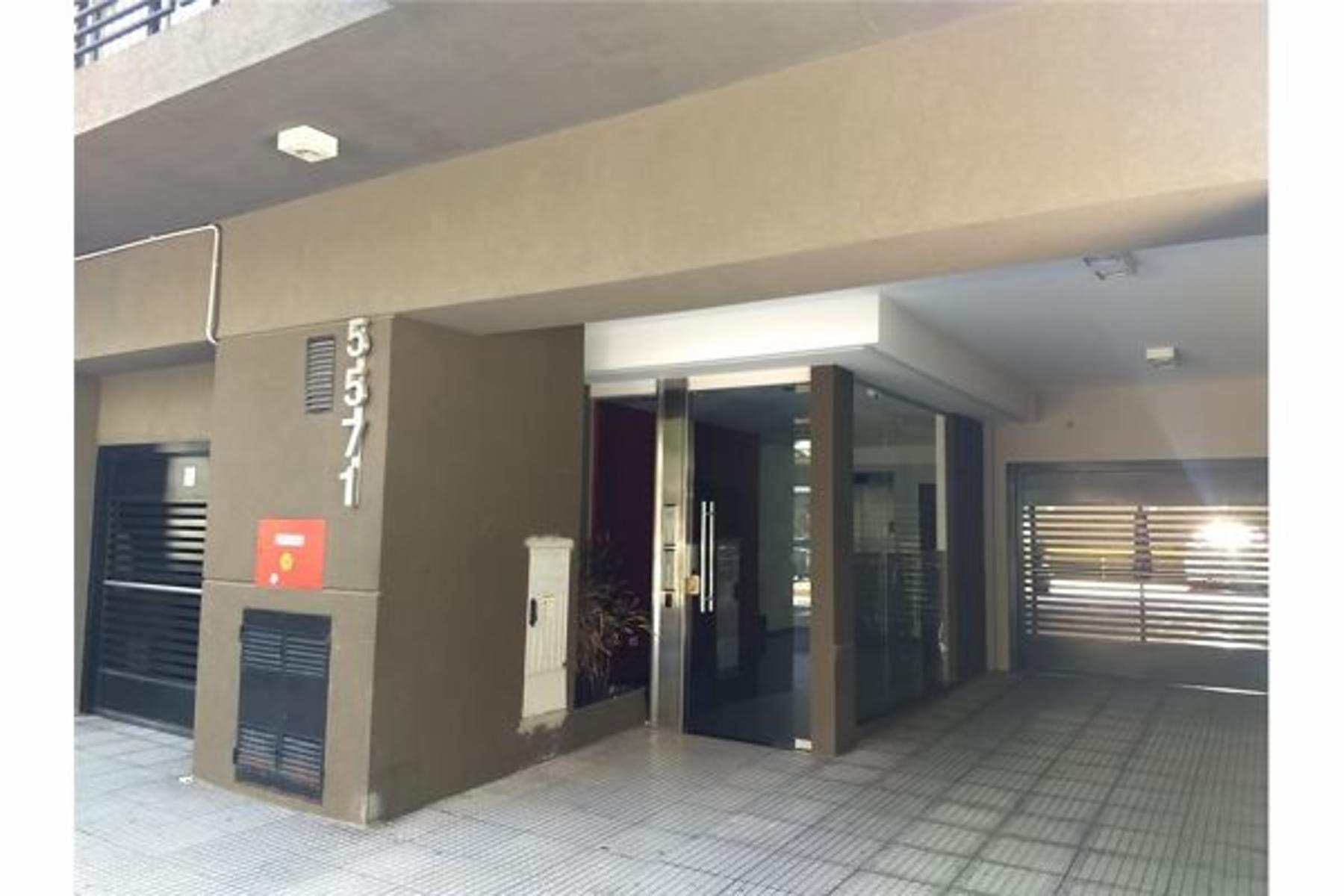 Dpto 3 ambientes con espacio guarda coche cubierto  (Boulevard de Ramón Falcón)