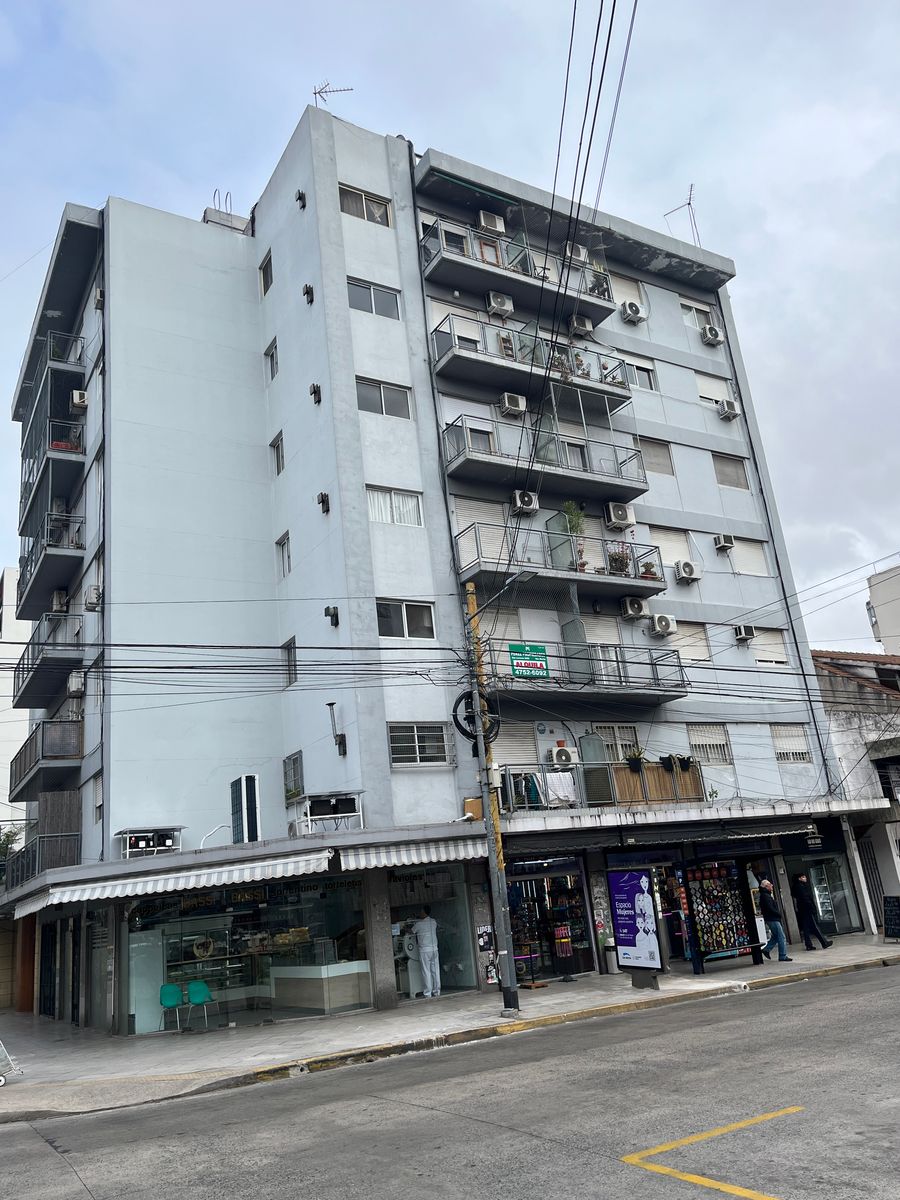 Departamento 2 Ambientes Centrico CON COCHERA CUBIERTA
