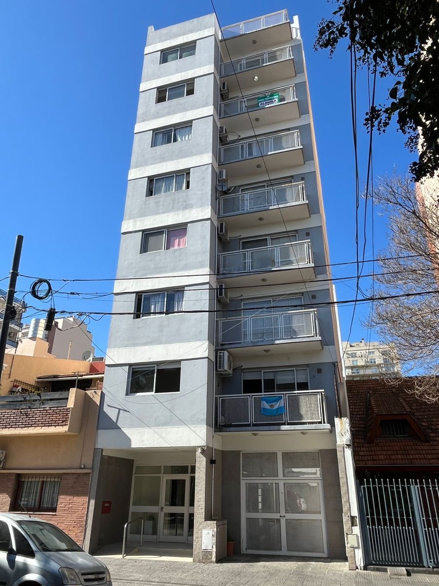 Departamento 2 Ambientes con cochera cubierta