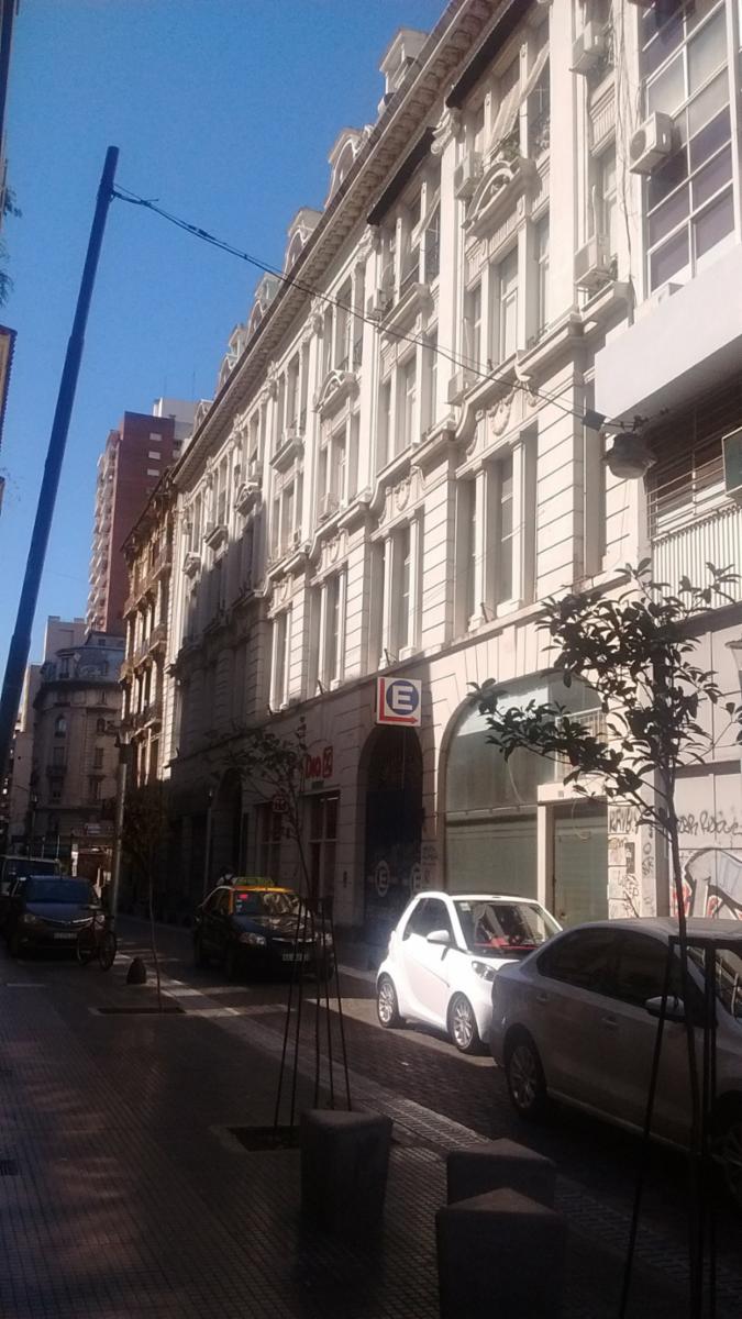 EXCELENTES OFICINAS SOBRE CALLE MORENO A 1/2 CUADRA DE LA AV. 9 DE JULIO y 1 CUADRA DE HOTEL INTERCONTINENTAL