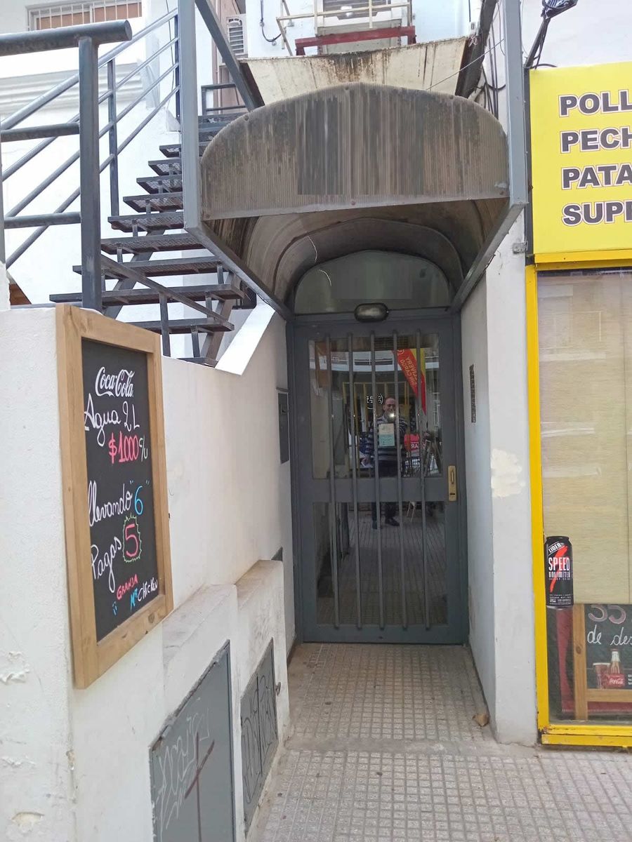 V466 Ramos Mejia departamento 1 amb. ideal uso profesional.