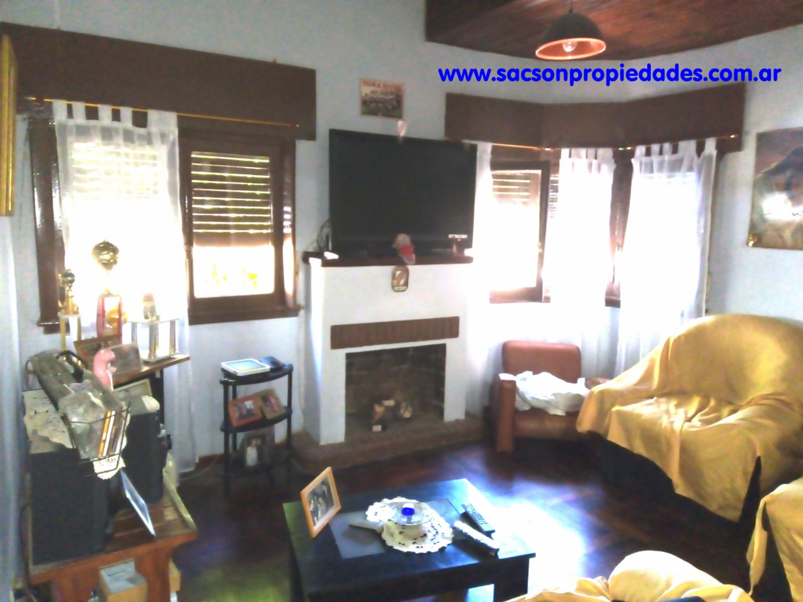 V 678 Villa Luzuriaga casa + 4 departamentos.