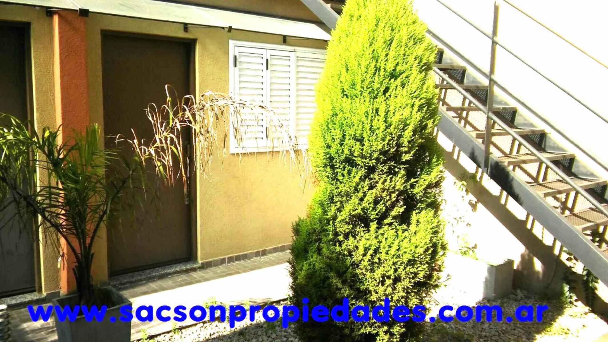 V679 Ramos Mejia departamento 1 amb.con Patio