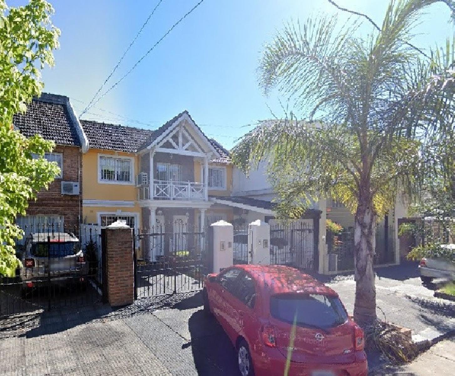 V707 Venta Ramos Mejia Impecable Duplex 4 amb