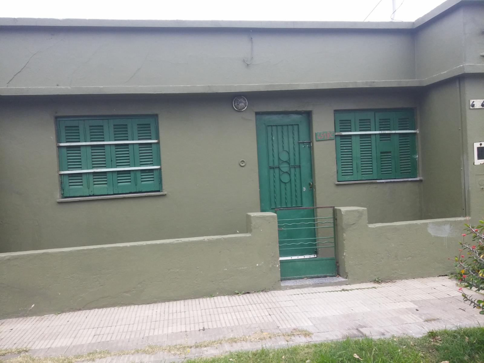 SE ALQUILA Casa 2 Dormitorios- Zona Sur Rosario