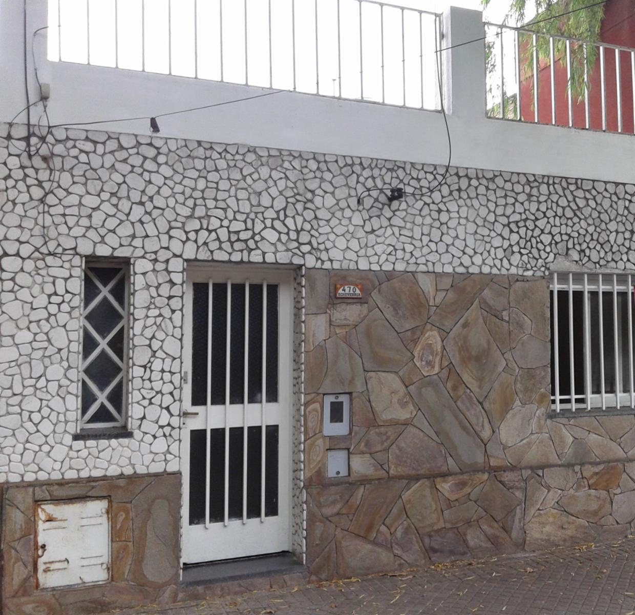 Se alquila Casa 2 dormitorios- Arroyito