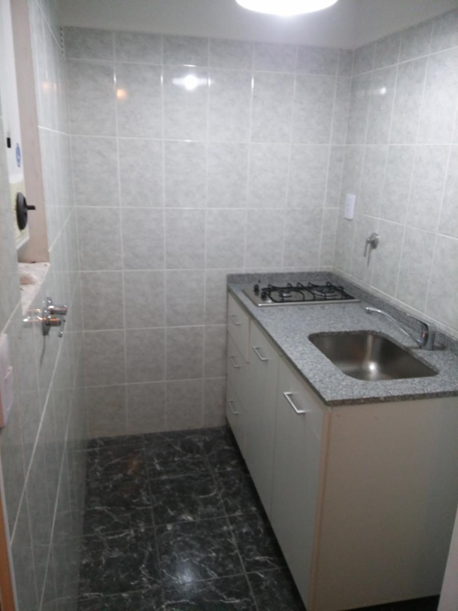 Se ALQUILA Monoambiente muy amplio- Echesortu