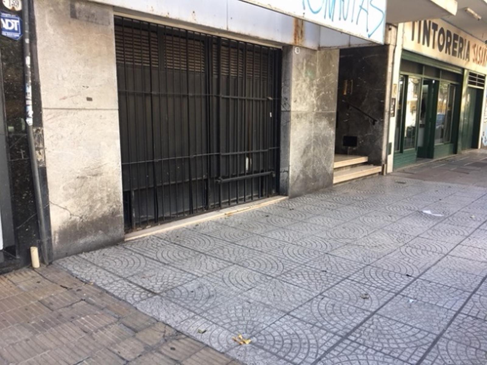 SE VENDE LOCAL CON PATIO (VILLA CRESPO)